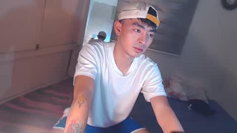 Snapshot of asiancummer_bry69 chatting on March 4, 2025, 3:33 am Bry online show from March 4, 2025, 3:33 am