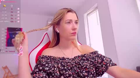 Snapshot of askcaroline chatting on September 9, 2025, 9:42 am Caroline online show from September 9, 2025, 9:42 am