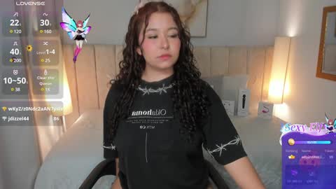 Snapshot of atena_cuteee chatting on January 25, 2025, 5:18 am sofia online show from January 25, 2025, 5:18 am