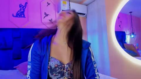 Snapshot of atenea_cute21 chatting on January 21, 2025, 9:35 am Athenea online show from January 21, 2025, 9:35 am