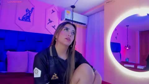 Snapshot of atenea_cute21 chatting on February 19, 2025, 10:01 am Athenea online show from February 19, 2025, 10:01 am