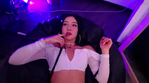 athenea_foxy online show from October 21, 2025, 9:15 pm