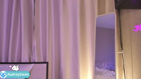 Snapshot of audrey_swann chatting on February 17, 2025, 1:10 pm Mary online show from February 17, 2025, 1:10 pm