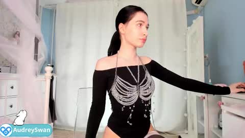 Snapshot of audrey_swann chatting on October 12, 2025, 10:36 am Mary online show from October 12, 2025, 10:36 am