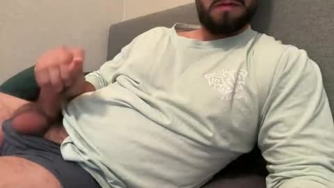 Snapshot of augustload chatting on November 3, 2025, 1:34 pm AugustLoad online show from November 3, 2025, 1:34 pm