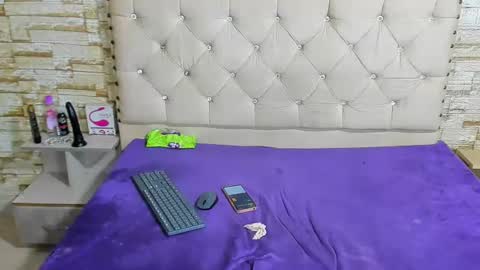 Snapshot of aura_love69 chatting on January 4, 2025, 9:54 am Monii Yi online show from January 4, 2025, 9:54 am