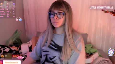 Snapshot of aurora_blaack chatting on November 9, 2025, 10:30 pm val online show from November 9, 2025, 10:30 pm