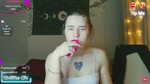 Snapshot of aurora_worker chatting on December 25, 2024, 8:28 pm Aurora online show from December 25, 2024, 8:28 pm