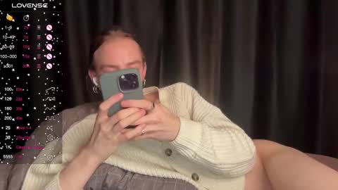 Snapshot of avril_pearly_ chatting on December 8, 2024, 7:54 pm avril_pearly_ online show from December 8, 2024, 7:54 pm