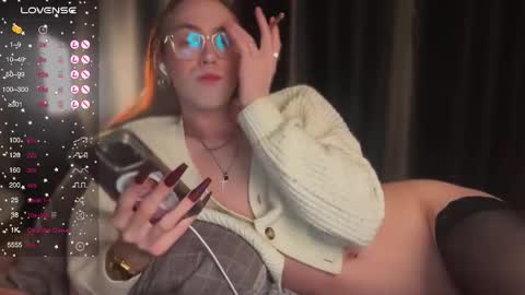 Snapshot of avril_pearly_ chatting on February 21, 2025, 12:49 am avril_pearly_ online show from February 21, 2025, 12:49 am