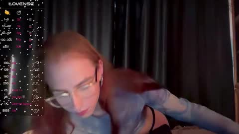 Snapshot of avril_pearly_ chatting on October 3, 2025, 10:45 am avril_pearly_ online show from October 3, 2025, 10:45 am