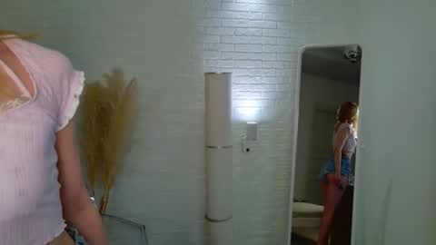 Snapshot of aweryuwu chatting on October 29, 2025, 6:59 am aweryuwu online show from October 29, 2025, 6:59 am