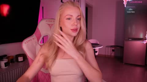 Snapshot of baaby_bon chatting on September 29, 2025, 1:05 pm Bonnie  online show from September 29, 2025, 1:05 pm