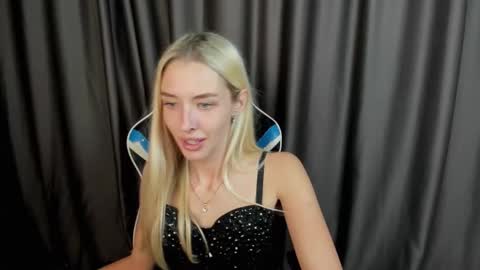 Snapshot of baby__xoxo chatting on September 23, 2025, 8:28 am Alice online show from September 23, 2025, 8:28 am