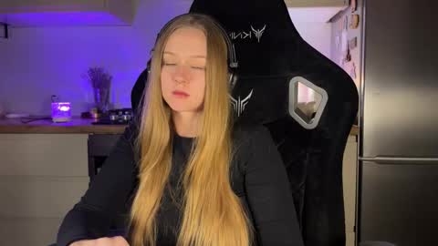 Snapshot of babyytonight chatting on September 30, 2025, 8:52 am NEXT STREAM 1AM GMT3 Alice online show from September 30, 2025, 8:52 am