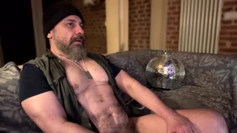 Snapshot of barba71 chatting on February 9, 2025, 5:29 am Military man 69 online show from February 9, 2025, 5:29 am