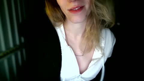 Snapshot of barbara53000 chatting on February 19, 2025, 7:27 pm charliejones online show from February 19, 2025, 7:27 pm