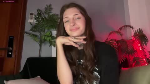 Snapshot of barbie_bi chatting on February 3, 2025, 2:55 pm My name is Molly. Please say hello I like talking to you. If you have any wishes or obscene desires please use the tip menu online show from February 3, 2025, 2:55 pm