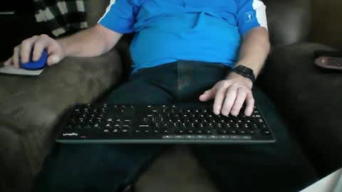 Snapshot of beachguy38 chatting on December 21, 2024, 8:43 pm beachguy38 online show from December 21, 2024, 8:43 pm