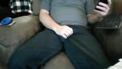 Snapshot of beachguy38 chatting on December 23, 2024, 5:43 pm beachguy38 online show from December 23, 2024, 5:43 pm