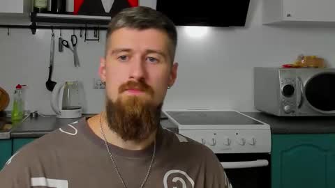 Snapshot of bearded_legend chatting on September 12, 2025, 11:37 pm Zeus online show from September 12, 2025, 11:37 pm