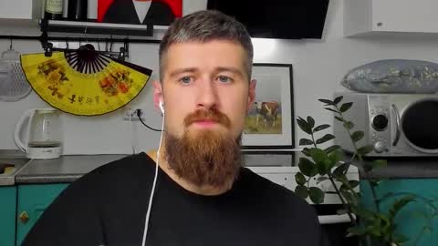 Snapshot of bearded_legend chatting on September 14, 2025, 8:41 pm Zeus online show from September 14, 2025, 8:41 pm