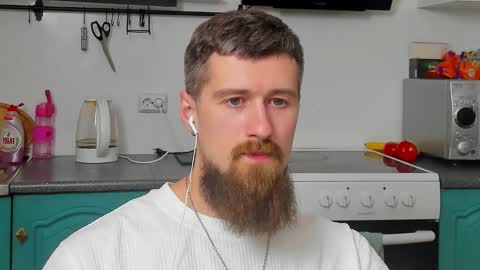 Snapshot of bearded_legend chatting on October 28, 2025, 11:07 pm Zeus online show from October 28, 2025, 11:07 pm