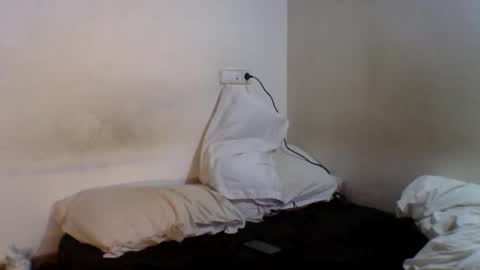 Snapshot of beasts_little_beauty chatting on November 10, 2025, 11:26 pm Beast And His Beauty online show from November 10, 2025, 11:26 pm