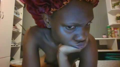 Snapshot of beautie699392 chatting on February 3, 2025, 5:35 pm Lil stunner online show from February 3, 2025, 5:35 pm