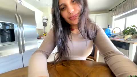 Snapshot of bebesitaa21 chatting on October 25, 2025, 8:14 pm Angelique online show from October 25, 2025, 8:14 pm