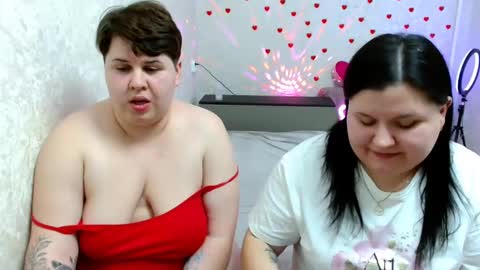 Snapshot of beckyandellen chatting on February 25, 2025, 8:19 pm BeckyAndEllen online show from February 25, 2025, 8:19 pm