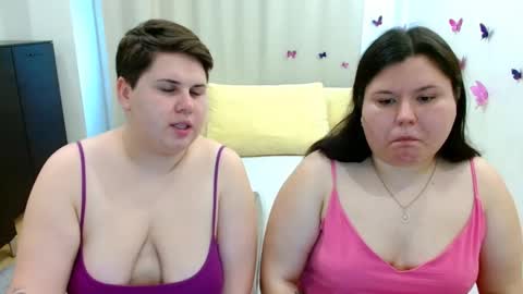 Snapshot of beckyandellen chatting on September 18, 2025, 9:44 am BeckyAndEllen online show from September 18, 2025, 9:44 am