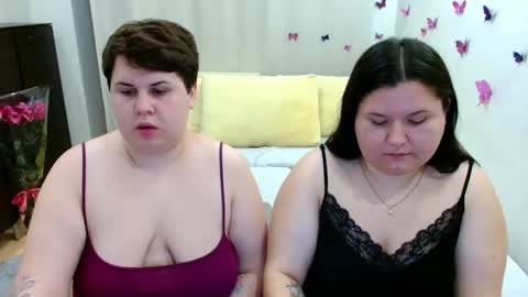 Snapshot of beckyandellen chatting on October 8, 2025, 6:05 pm BeckyAndEllen online show from October 8, 2025, 6:05 pm