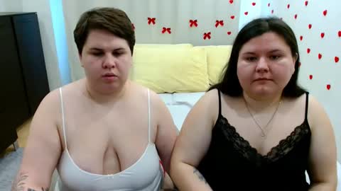 Snapshot of beckyandellen chatting on October 17, 2025, 11:02 am BeckyAndEllen online show from October 17, 2025, 11:02 am