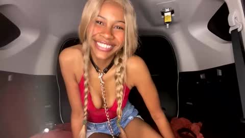 Snapshot of bella19sua chatting on October 25, 2025, 3:36 am bella19sua online show from October 25, 2025, 3:36 am