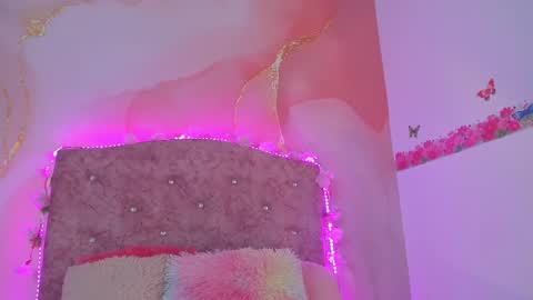 Snapshot of bella__sweets chatting on February 13, 2025, 6:48 pm Melanie online show from February 13, 2025, 6:48 pm