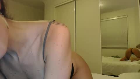 Snapshot of bella_bloom1 chatting on October 3, 2025, 10:45 am Bella online show from October 3, 2025, 10:45 am