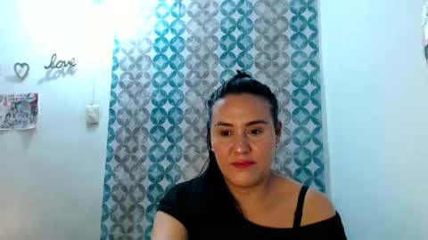 bella_florx online show from October 29, 2025, 10:11 pm
