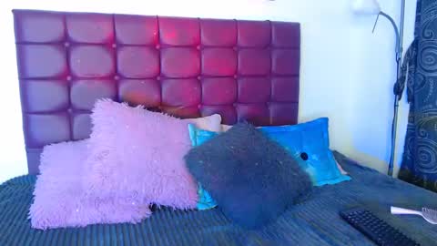 Snapshot of bella_lr chatting on December 31, 2024, 3:55 am Valentina online show from December 31, 2024, 3:55 am