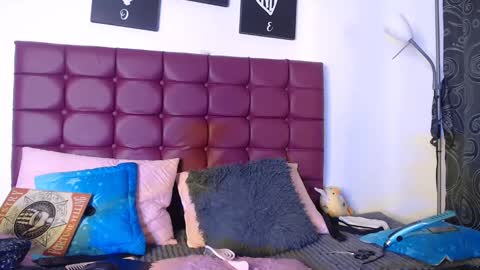 Snapshot of bella_lr chatting on February 28, 2025, 1:58 am Valentina online show from February 28, 2025, 1:58 am