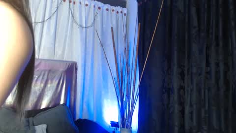 Snapshot of bella_lr chatting on September 24, 2025, 1:31 am Valentina online show from September 24, 2025, 1:31 am