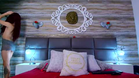 Snapshot of bella_salvatore chatting on February 19, 2025, 10:53 pm online show from February 19, 2025, 10:53 pm