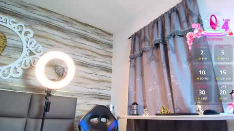 Snapshot of bella_salvatore chatting on September 12, 2025, 3:01 pm online show from September 12, 2025, 3:01 pm