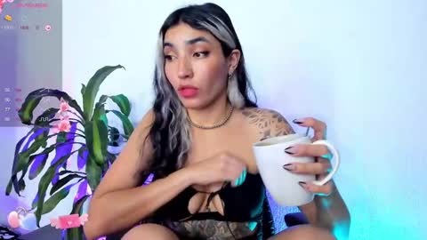 Snapshot of bella_thorne3 chatting on December 1, 2024, 10:43 pm Bella online show from December 1, 2024, 10:43 pm