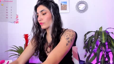 Snapshot of bella_thorne3 chatting on January 21, 2025, 8:00 pm Bella online show from January 21, 2025, 8:00 pm