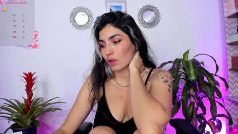 Snapshot of bella_thorne3 chatting on January 30, 2025, 2:49 am Bella online show from January 30, 2025, 2:49 am