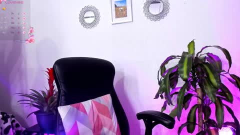 Snapshot of bella_thorne3 chatting on February 5, 2025, 2:08 am Bella online show from February 5, 2025, 2:08 am