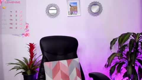 Snapshot of bella_thorne3 chatting on March 4, 2025, 6:50 pm Bella online show from March 4, 2025, 6:50 pm