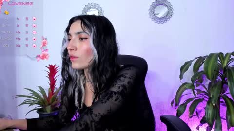 Snapshot of bella_thorne3 chatting on March 7, 2025, 10:54 pm Bella online show from March 7, 2025, 10:54 pm