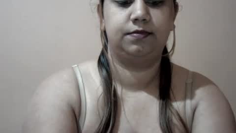 bellachow10 online show from September 17, 2025, 7:10 am